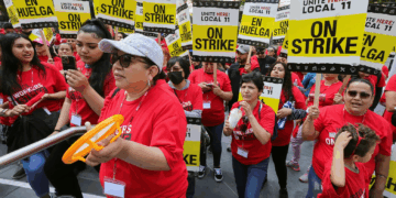 Population Exodus and Tourism Decline Shadow L.A.’s $30 Tourism Minimum Wage Plan