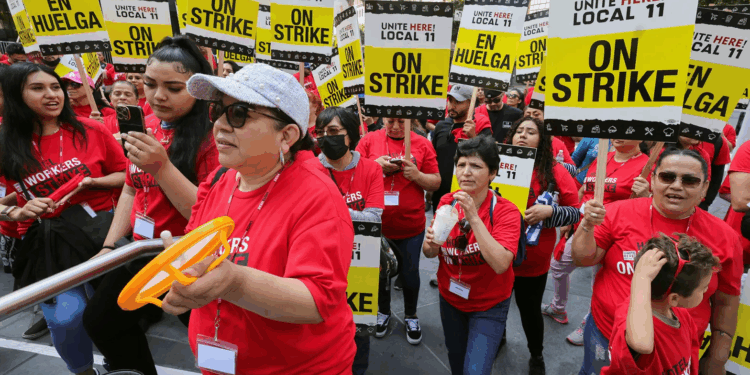 Population Exodus and Tourism Decline Shadow L.A.’s $30 Tourism Minimum Wage Plan